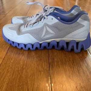 Reebok zig tech  pups purple gray running shoe women’s nine